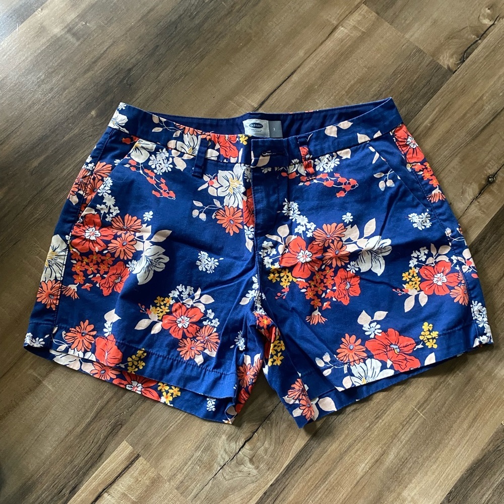 Old Navy Woman’s Size 2 Floral Blue Shorts